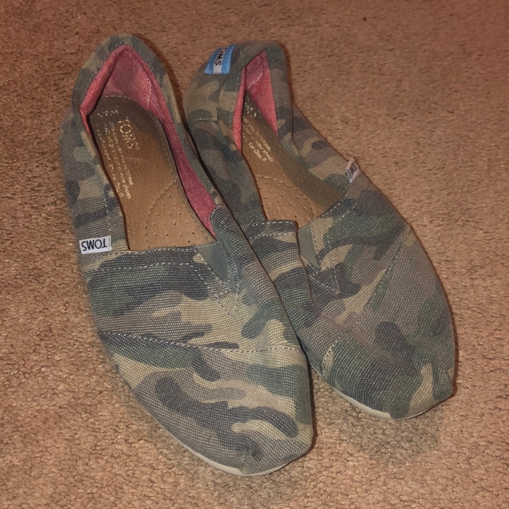 Camo Toms